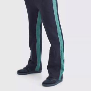 Conjunto Deportivo de Dos Piezas para Hombre con Logotipo Personalizado, Sudadera Corta Holgada y Pantalones Deportivos Anchos con Corte Acampanado, Colección de Invierno - Product Image 6