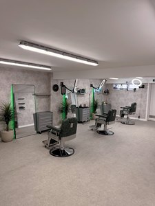 DECORS ALL Modern Barber <b>Chair</b> Chrome Base Green <b>Leather</b> Upholstery <b>Reclining</b> Styling <b>Chair</b> Barber Shop Heavy-Duty Hydraulic - Product Image 4