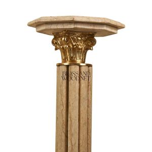 Elegante Pedestal de Mármol Beige Acanalado con Base Octogonal y Capitel de Latón Dorado - Product Image 2