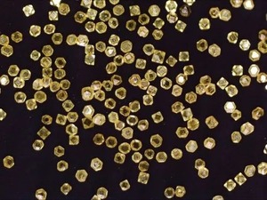 Pierre de grain de diamant synthétique jaune de dureté élevée pour polir les outils de coupe poudre de diamant de grain de scie pour la céramique de verre - Product Image 4