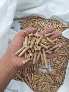Vente en gros 100% humidité briquettes de bois de pin 6mm motif bâton granulés de bois exportations de haute qualité - Product Image 3