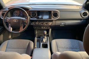 Toyota Tacoma TRD Off-Road Doble Cabina 4x4 Premium Usada de 2019 ~36,700 Millas - Product Image 4