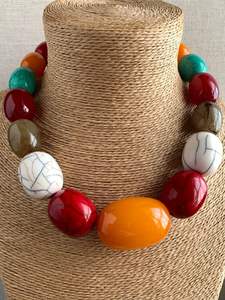 Collar de Cuentas de Madera y Resina Hecho a Mano para Mujer, Joyería Elegante y con Estilo de bh Resin Crafts - Product Image 4