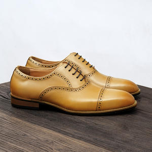 Chaussures brogues en daim souple avec bords perforés et semelle légère, chaussures décontractées pour hommes, chaussures tendance - Product Image 1