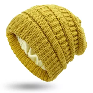 Vente en gros de bonnet chaud d'hiver en tricot unisexe multicolore uni avec logo personnalisé - Product Image 1