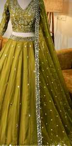 Vêtements indiens traditionnels fantaisie Lehenga Choli brodés à la main - Product Image 2