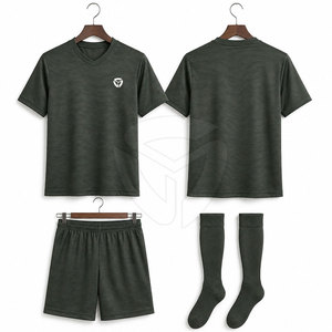 Uniforme de Fútbol para Hombre, Diseño Elegante, Tela Transpirable, Ajuste Cómodo, Jersey y Pantalones Cortos para Entrenamiento y Uso Deportivo Diario - Product Image 5