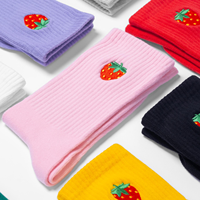 Logo personnalisé, broderie de fraises de dessin animé, coton, col rond, respirant, séchage rapide, écologique, tricot décontracté, homme femme, usage quotidien