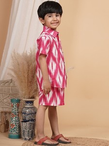 Ensemble coordonné d'été à la mode pour enfants garçons t-shirt et short à imprimé floral en coton confortable vêtements décontractés élégants - Product Image 2