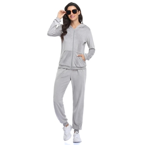 Ensemble de survêtement pour femmes personnalisé par le fabricant, 2 pièces, sweat à capuche zippé, pantalon de jogging évasé, ensemble assorti - Product Image 1