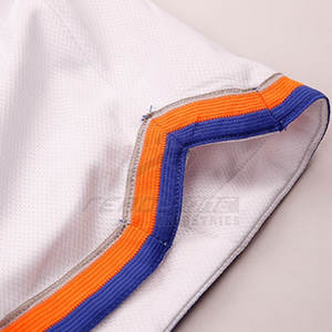 Ensemble maillot et short de basket-ball personnalisé, design respirant, uniforme d'équipe à bas quantité minimale de commande pour les sports d'été - Product Image 5