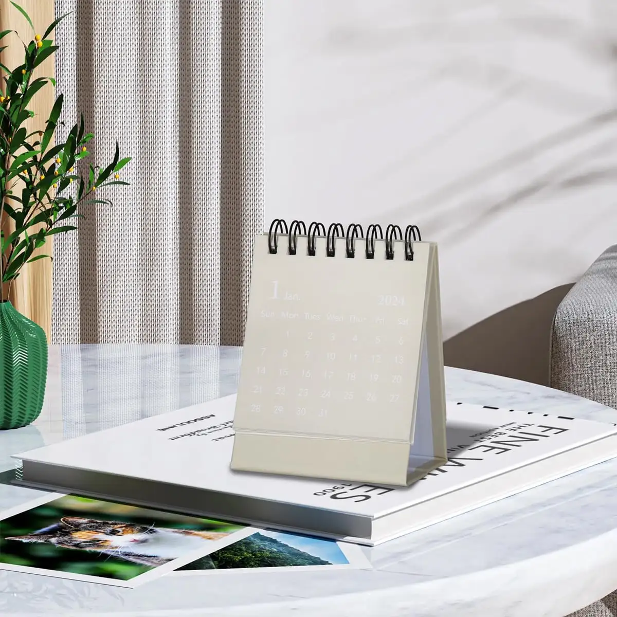 Clásico Beige Marrón Estética Diseño minimalista 2024 Tablero de papel grueso Calendario detallado Perfecto para escribir notas