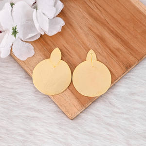 Pendientes de Botón Lisos de Latón Chapado en Oro de Alta Calidad, Hechos a Mano, Acabado Mate, Fabricante Mayorista de Pendientes de Botón de Latón Chapado en Oro - Product Image 5
