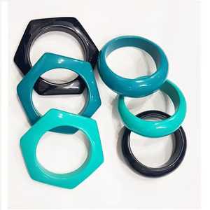 Brazalete artesanal de resina hecho a mano multicolor, joyería de mujer de forma fresca, abalorio de producto multiusos a bajo precio - Product Image 6