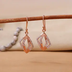 Boucles d'oreilles en or rose plaqué diamant pour femmes, bijoux tendance à pendentif, design religieux, options en cuivre et en laiton, cadeau idéal pour les fêtes - Product Image 4