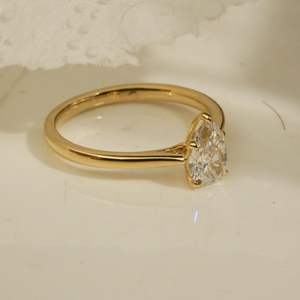 Bague exclusive en diamant cultivé en laboratoire 0.75 carats EF couleur VS1 clarté taille poire or rose argent IGI SGL bijoux certifiés - Product Image 2