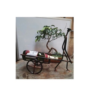 Portabotellas de hierro decorativo de estilo vintage con detalles artesanales para el almacenamiento de vino en el bar del hogar o la decoración de la cocina - Product Image 1