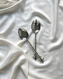 Servidor de ensalada de acero inoxidable plateado Herramientas de ensalada con asas de diseñador Perfecto para restaurantes y resorts y cesto de regalos - Product Image 1