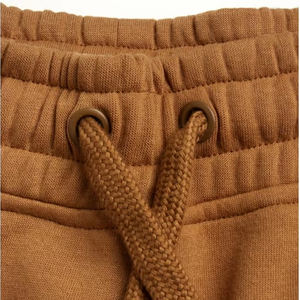 Ropa deportiva de punto con cordón en la cintura con logotipo personalizado, bolsillos elegantes, pantalones cortos para correr de ajuste cómodo para hombres - Product Image 5