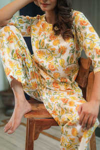 Pijama Ligero de Algodón Amarillo con Estampados a Mano y Logotipo Frontal para Primavera y Otoño, Suministro Directo de Fábrica - Product Image 4