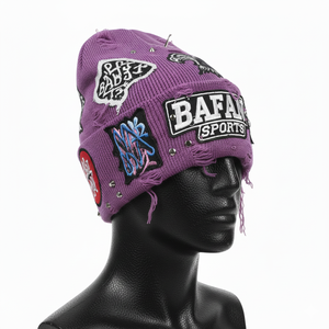 Bonnet en tricot acrylique doux de haute qualité 280GSM, couleur violette, aspect vieilli, avec patchs brodés personnalisés, bonnet jacquard tendance - Product Image 4