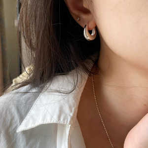 Pendientes de Aro Huggie de Plata de Ley 925 al por Mayor |   Huggies Pequeños y Gruesos para Uso Diario - Product Image 4