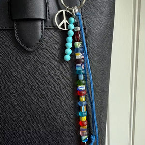 Breloques de sac | Coloré | Amusant | Accessoire perlé | Tendance | Pierres précieuses | Perles de verre et de cristal modernes | Votre sac préféré - Product Image 6