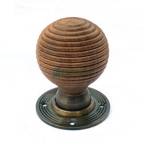 ลูกบิดประตูไม้สักรังผึ้งโบราณ - Product Image 1