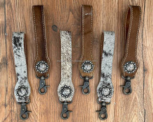 Nuevo llavero de cuero de vaca genuino hecho a mano Real con forma de muñequera encantadora, accesorio de estilo occidental, llavero de muñequera vaquera - Product Image 4