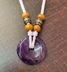 Collier pendentif artisanal en pierre précieuse naturelle et cristal - Product Image 5