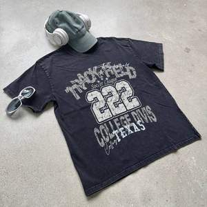 เสื้อยืดผู้ชายแนวสตรีทฤดูร้อนผ้าฝ้าย100% 300กรัมระบายอากาศได้สีดำตัดลายตัวอักษรผ้าไหมพิมพ์สกรีนลายเป็นที่ต้องการ - Product Image 1