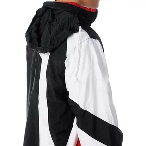 เสื้อแจ็คเก็ตฟุตบอลแบบซิปย้อนยุคพร้อมแถบตกแต่ง แจ็คเก็ตผ้าไนลอนน้ำหนักเบาแบบมีซับใน แจ็คเก็ตกันลมสำหรับผู้ชาย - Product Image 3