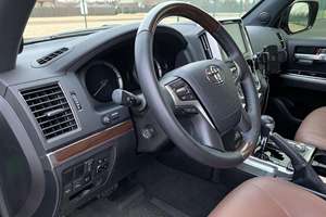 (H&S) LAND CRUISER 5.7L V8 GRIS MAGNETIQUE D'OCCASION 2021 - VÉHICULE PROPRE ET EN BON ÉTAT - Product Image 2