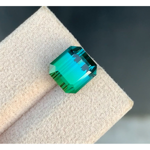 Turmalina bicolor azul verdosa natural de corte excelente de 6.03 CT, sin defectos, procedente de Afganistán. - Product Image 1