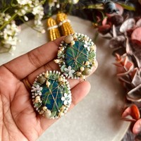 Produk Kerajinan Tangan Buatan India Anting Mutiara Beraneka Ragam Kustom untuk Wanita Perhiasan Pesta Meriah dengan Harga Terbaik Anting Mutiara