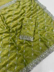 Sari de Chifón Fendy con Bordado de Lentejuelas, Hermoso y Ligero, Conjunto de Sari y Blusa para Fiesta, Hecho en India - Product Image 5