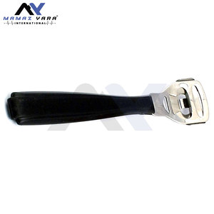 Râpe à pieds en plastique avec lames interchangeables pour éliminer les callosités et les peaux mortes - Product Image 4