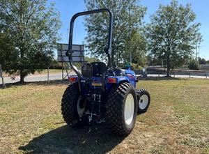 TRACTOR COMPACTO ISEKI TLE3410 DE ALTO RENDIMIENTO, 40 CV, MOTOR TURBO DIÉSEL DE 3 CILINDROS, SISTEMA DE TRANSMISIÓN HIDROSTÁTICA DE 3 RANGOS EN VENTA - Product Image 3