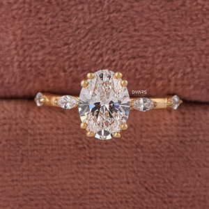 แหวนหมั้นเพชรเหลืองทรงรี น้ำหนัก 2.50 กะรัต ได้รับการรับรองจาก IGI ความสะอาดระดับ VVS สี F เพชรเพาะเลี้ยง ประดับเพชรเติมเต็ม ตัวเรือนทองคำแท้ 18K ดีไซน์หรูหราสำหรับผู้หญิง - Product Image 2