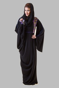 Tendencia Abaya negra con bordado popular en Oriente Medio - Product Image 2