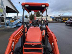 รถแทรกเตอร์คูโบต้า B26 ปี 2023:: รถตักล้อยางขนาดกะทัดรัดพร้อมกำลังขับ 24 แรงม้า และประสิทธิภาพสูงสุดในการทำงานในไซต์งาน - Product Image 6