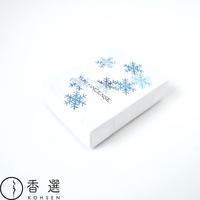 Porta Incienso Kosaido HANGA de Papel de 7cm con Estampado Floral 'Yuki' (Nieve), Aromas de Ámbar, Sándalo y Incienso, Kyoto, Japón