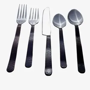 Elegante Juego de Cubiertos de Acero Inoxidable con Diseño Moderno, Perfecto para Comidas Diarias, Bodas y Decoración de Mesa con Estilo - Product Image 2