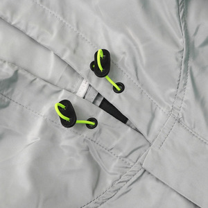 เสื้อแจ็กเก็ตมีซิปสีดำของผู้ชายเสื้อกันลมคอสูงออกแบบโลโก้กลางแจ้งแบบลำลอง - Product Image 4