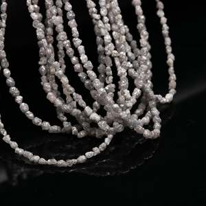 Perlas de Diamante Natural Gris Crudo sin Cortar de 2-3 mm - Product Image 3