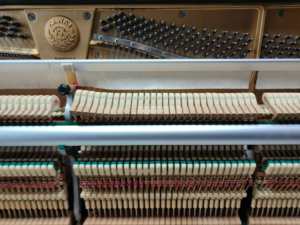 Piano Vertical Acústico Kawai BL51 Negro para Músicos Profesionales, Piano Japonés Usado de Segunda Mano, Madera Maciza, 88 Teclas - Product Image 3