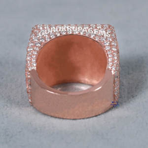 Elegante Anillo Hip Hop de Oro Rosa de 14 Kt Totalmente Tachonado con Diamantes Redondos y Corte Baguette para Hombre en Claridad Vvs - Product Image 4