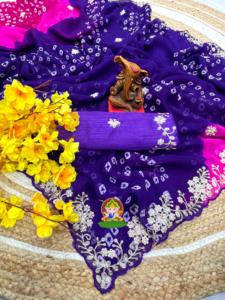 Sari en Georgette de Qualité Supérieure, Dernier Design, Broderie Fantaisie, Travail de Pitha et Impression Bandhej sur Toute la Surface - Product Image 4