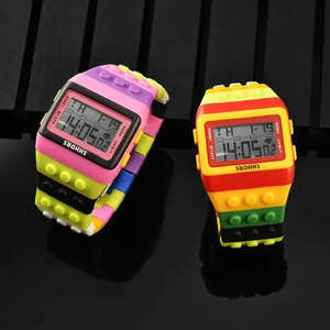 Montre numérique LED unisexe chic, résistante à l'eau, avec alarme, rectangulaire, en plastique et silicone, tendance, sportive et élégante pour filles et garçons - Product Image 2