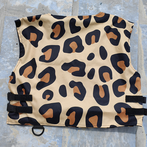 เสื้อกั๊กคอร์ดูรอยพิมพ์ลายเสือดาวสำหรับผู้ชาย ระบายอากาศได้ดี สไตล์ลำลอง เหมาะสำหรับฤดูใบไม้ร่วง ผลิตจากผ้าฝ้ายที่เป็นมิตรกับสิ่งแวดล้อม รับผลิตแบบ OEM - Product Image 3